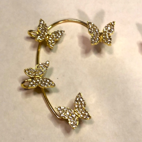 NIP Beautiful Sparkle Butterfly Goldtone Ear Cuffs. Just in time for SPRING🦋 - Picture 6 of 12